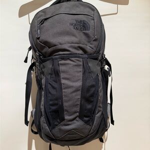 The North Face Recon 30L Men's Charcoal and Black Backpack